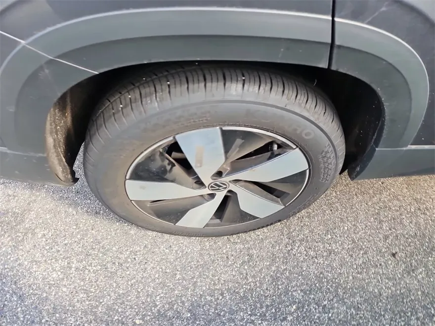 2024 Volkswagen Taos S photo 1