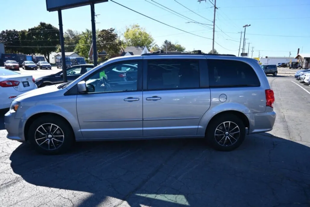 2017 Dodge Grand Caravan GT photo 1