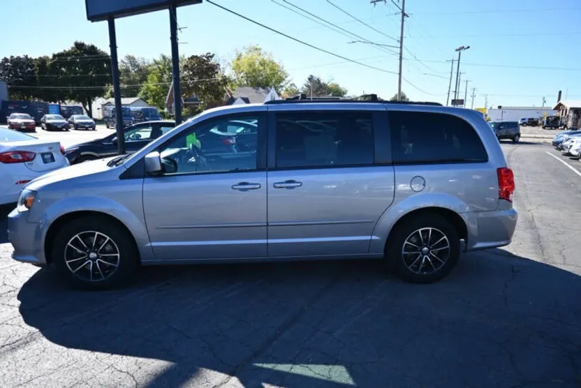 2017 Dodge Grand Caravan GT photo 1