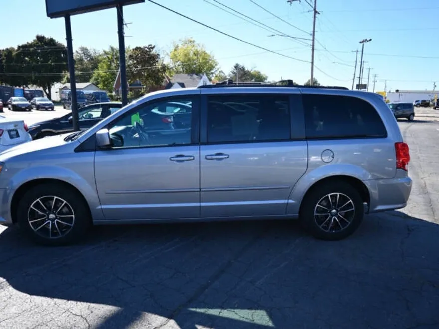 2017 Dodge Grand Caravan GT photo 1