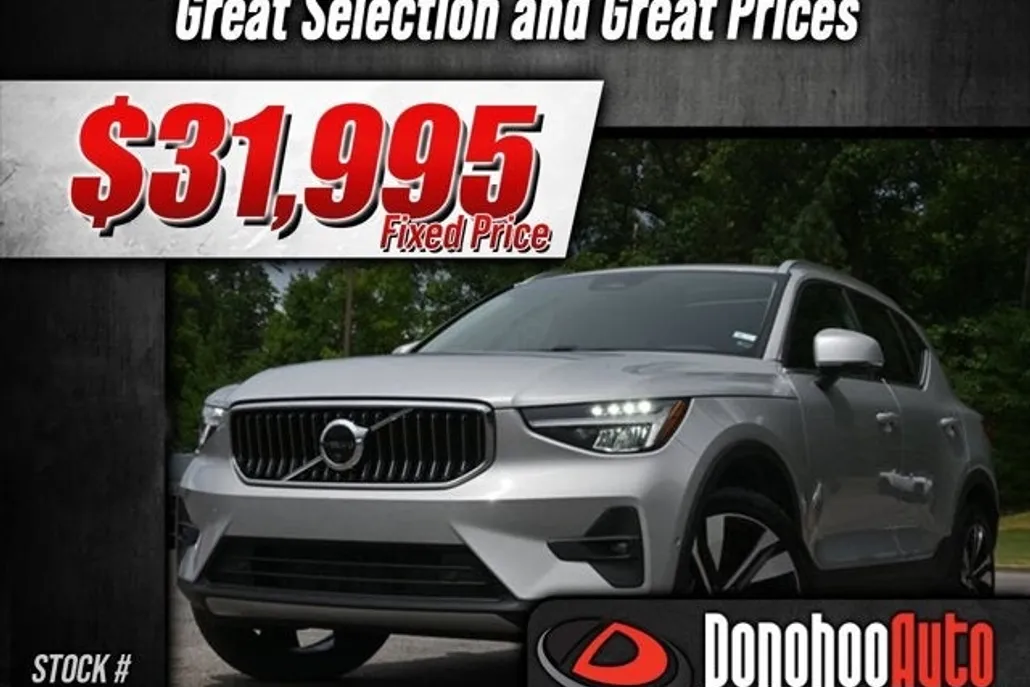 2025 Volvo XC40 Plus photo 1