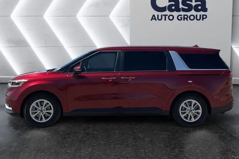 2024 Kia Carnival LX photo 1