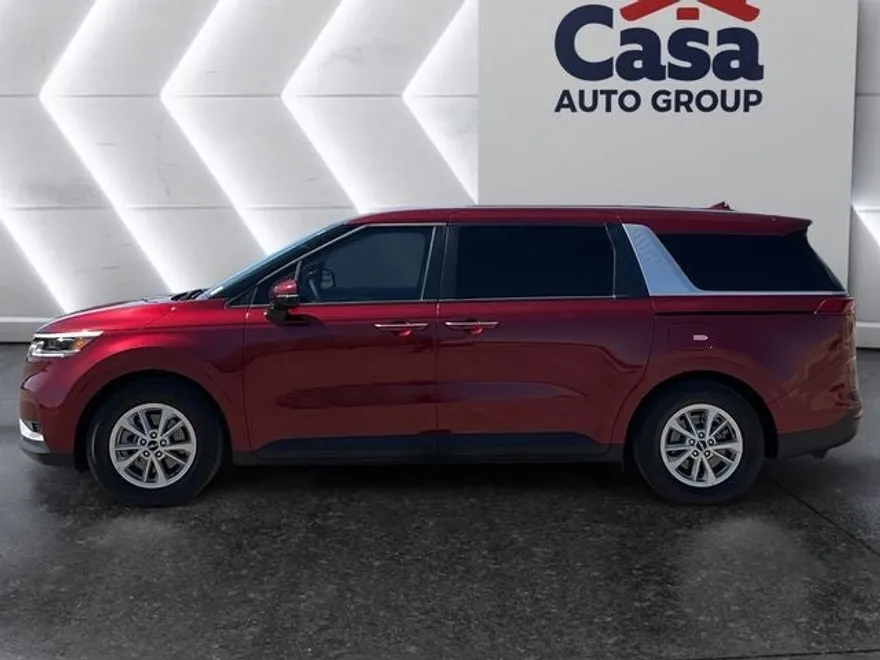 2024 Kia Carnival LX photo 1