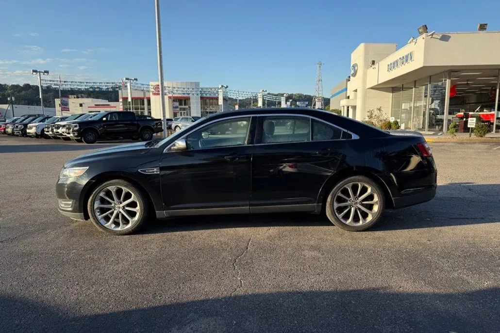 2017 Ford Taurus Limited photo 1