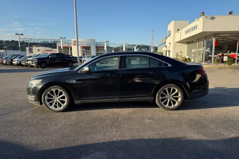 2017 Ford Taurus Limited photo 1