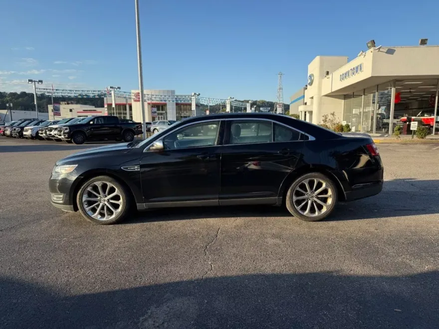 2017 Ford Taurus Limited photo 1