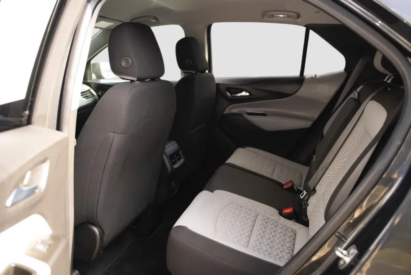 2022 Chevrolet Equinox LS photo 1