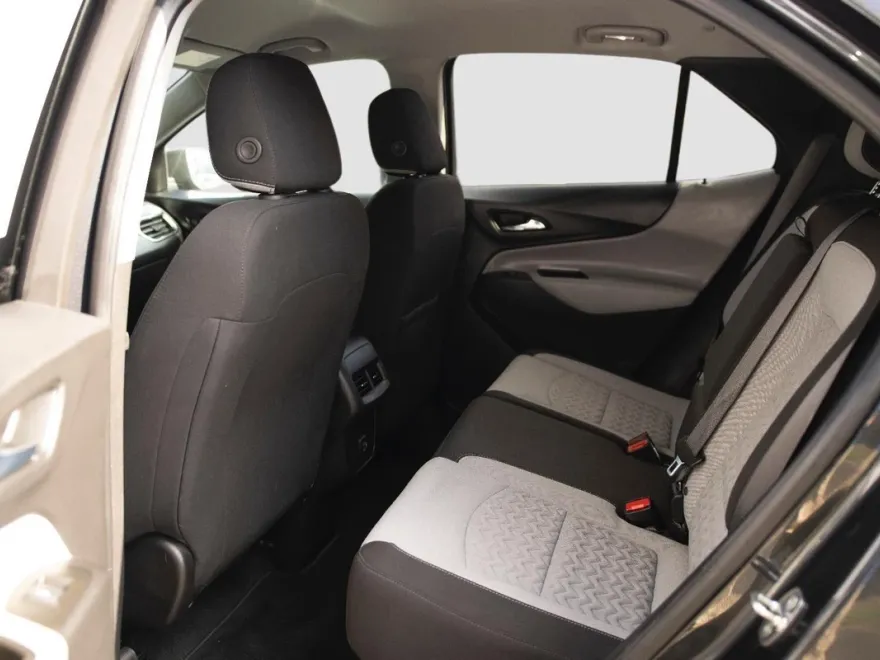 2022 Chevrolet Equinox LS photo 1