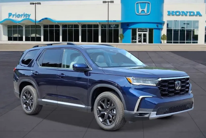 2025 Honda Pilot Touring photo 1