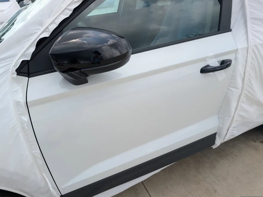 2025 Volkswagen Taos SE photo 1