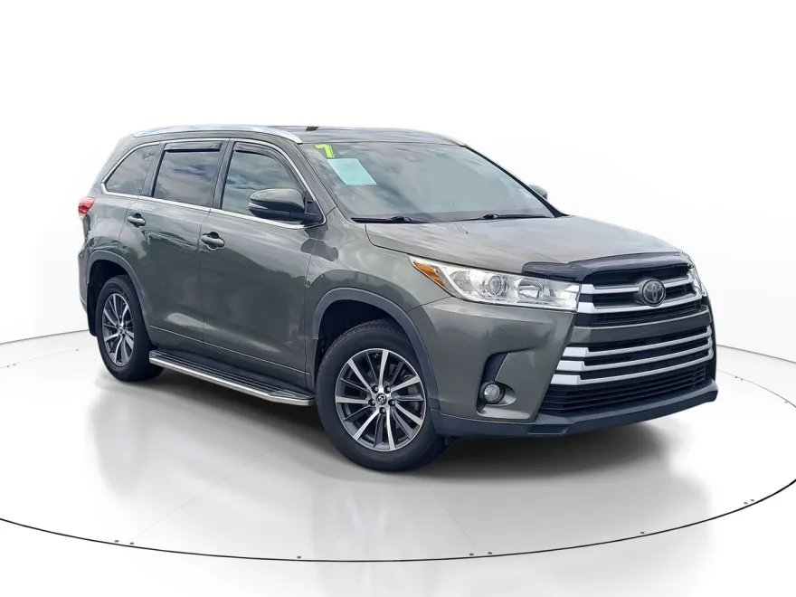 2017 Toyota Highlander XLE photo 1