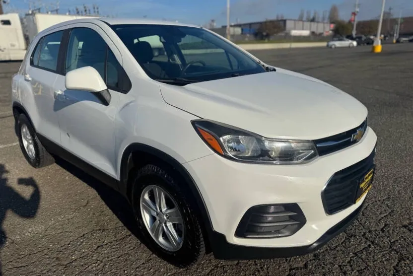 2017 Chevrolet Trax LS photo 1