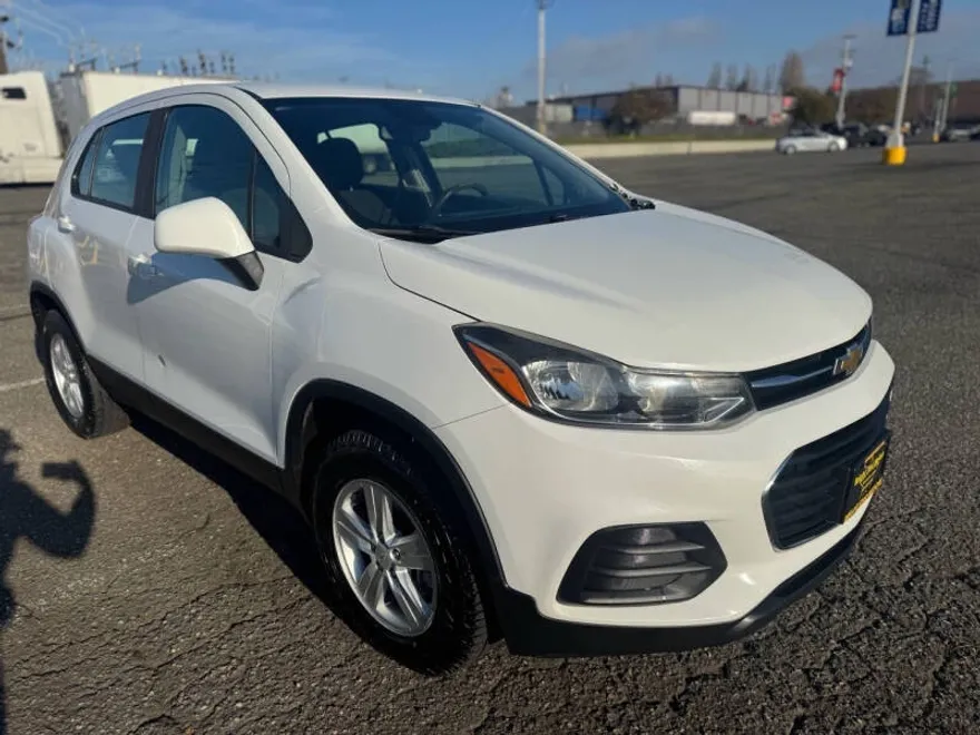 2017 Chevrolet Trax LS photo 1