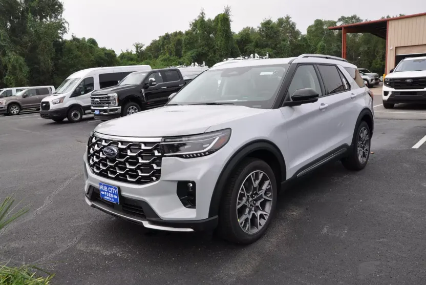 2025 Ford Explorer Platinum photo 1