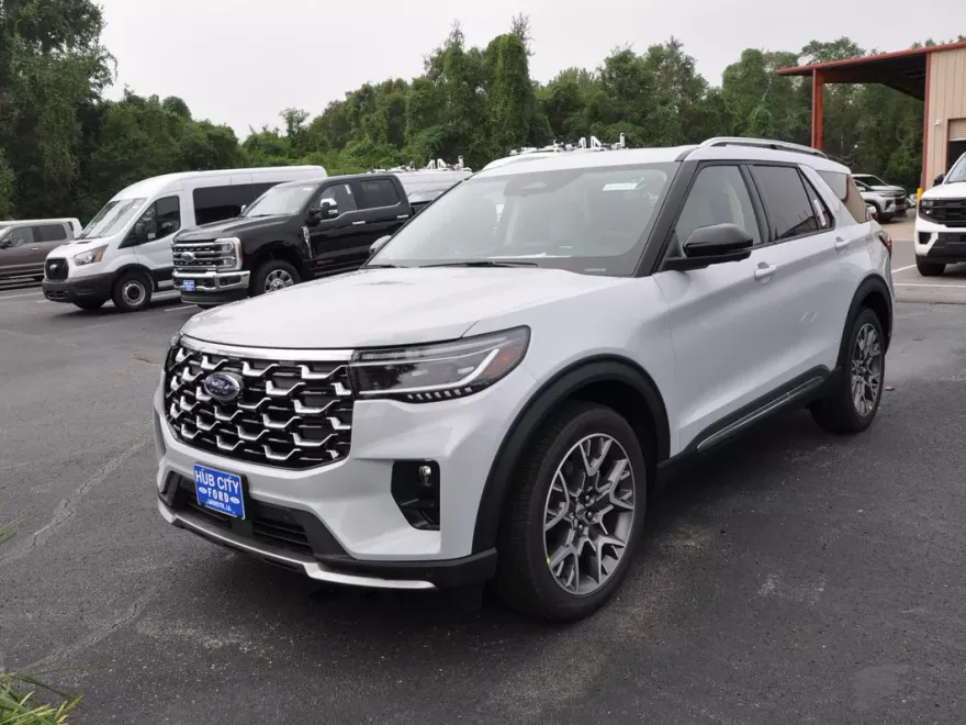 2025 Ford Explorer Platinum photo 1