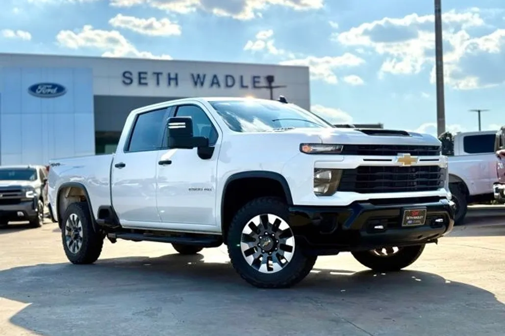 2024 Chevrolet Silverado 2500HD Custom photo 1