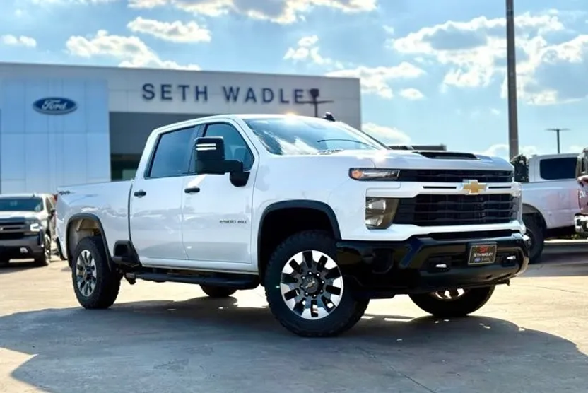 2024 Chevrolet Silverado 2500HD Custom photo 1