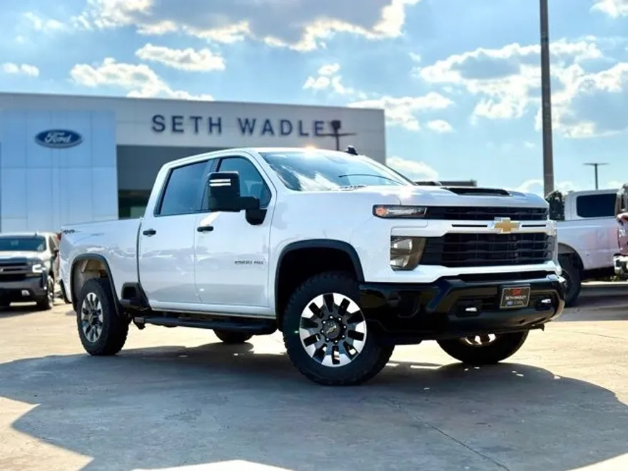 2024 Chevrolet Silverado 2500HD Custom photo 1