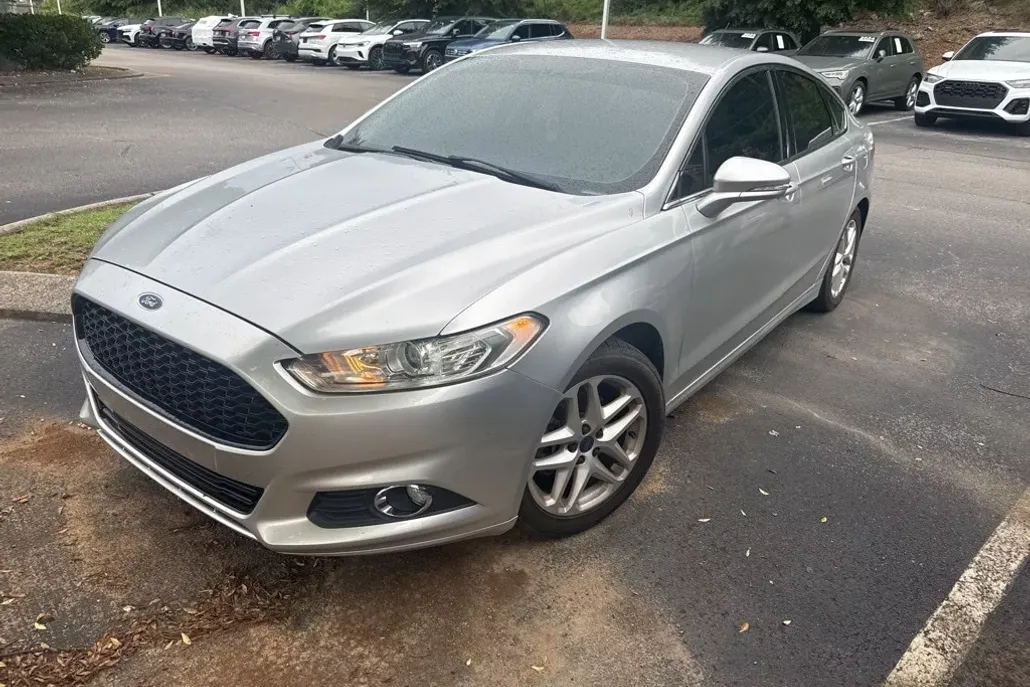 2015 Ford Fusion SE photo 1