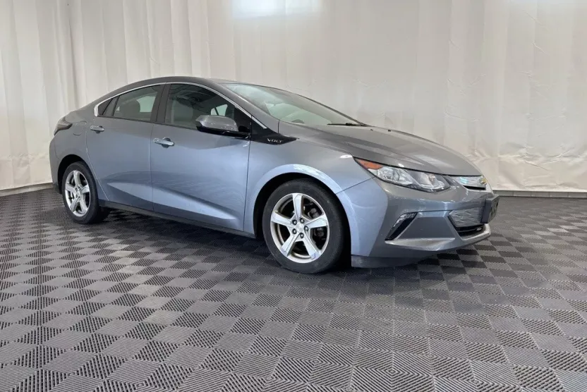 2018 Chevrolet Volt LT photo 1