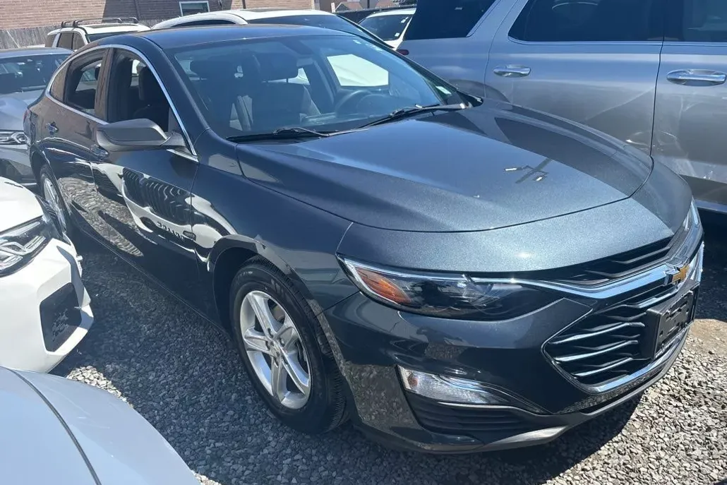 2021 Chevrolet Malibu LS photo 1