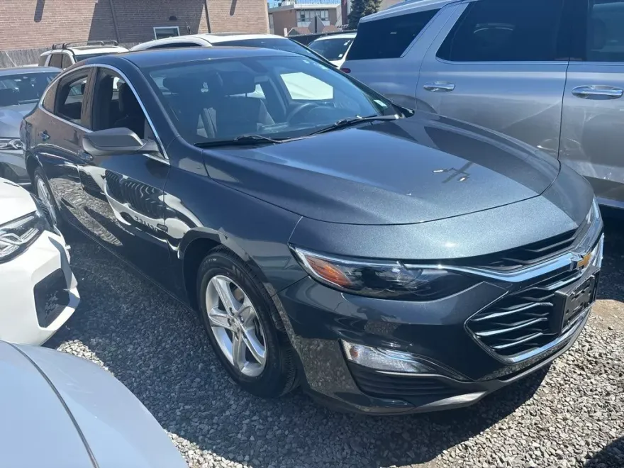 2021 Chevrolet Malibu LS photo 1