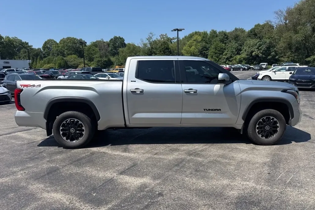 2022 Toyota Tundra SR5 photo 1