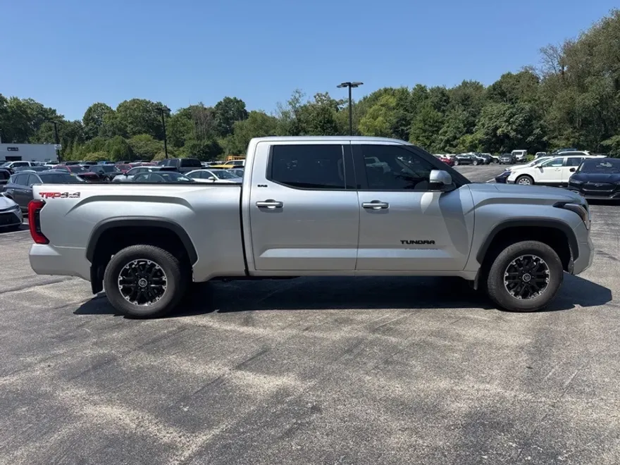 2022 Toyota Tundra SR5 photo 1