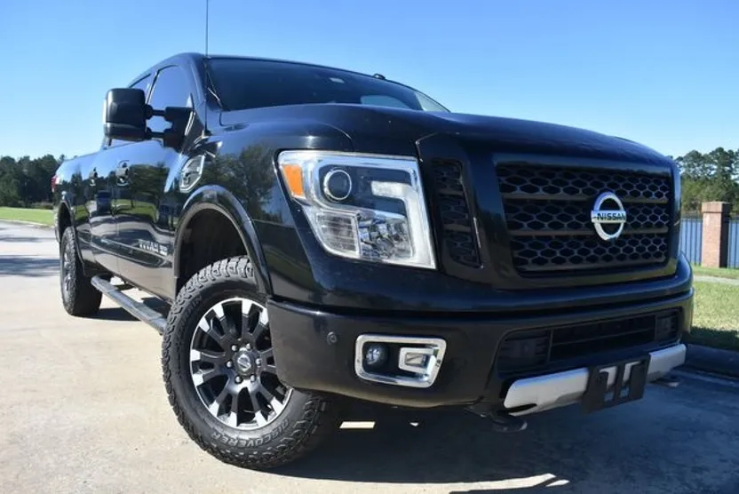 2018 Nissan Titan PRO-4X photo 1