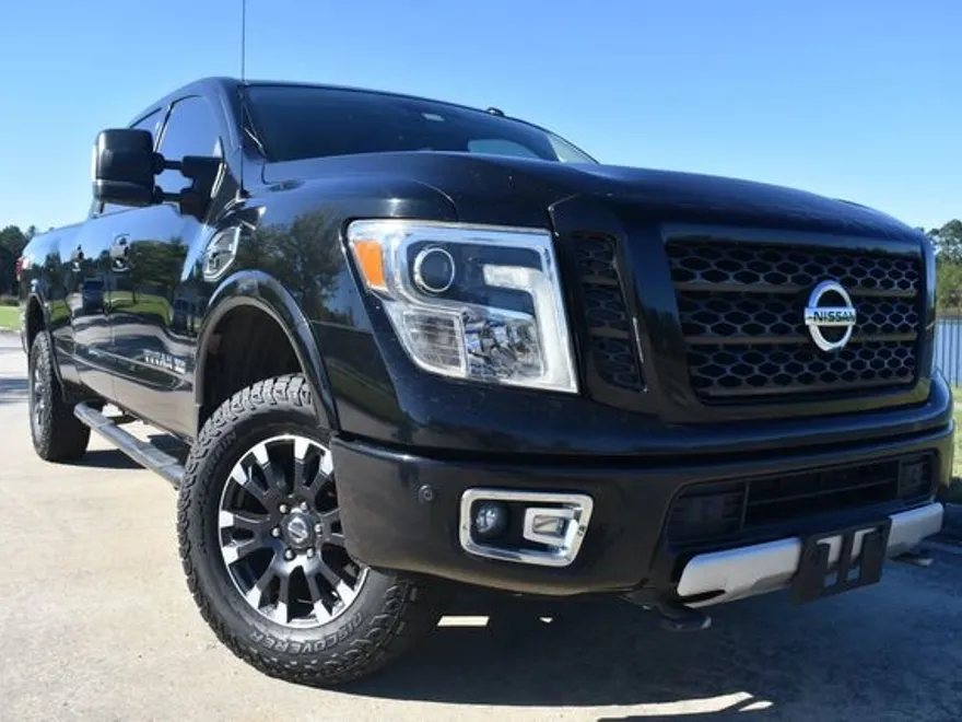 2018 Nissan Titan PRO-4X photo 1