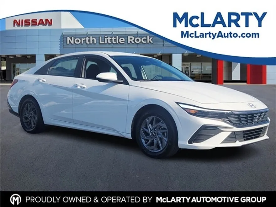 2024 Hyundai Elantra SEL photo 1