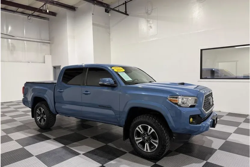 2019 Toyota Tacoma TRD Sport photo 1