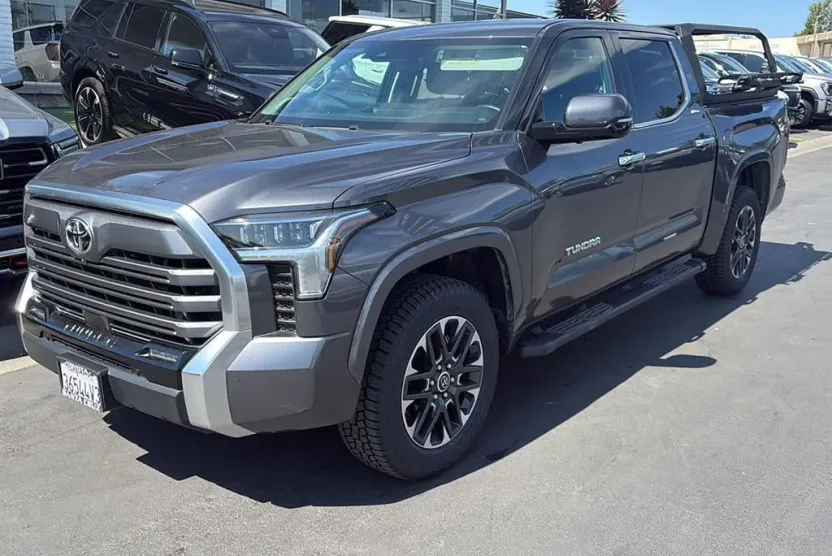 2023 Toyota Tundra Limited photo 1