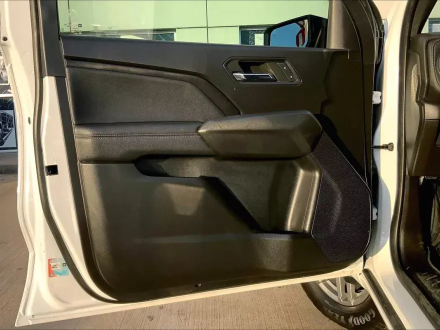 2023 Chevrolet Colorado LT photo 21