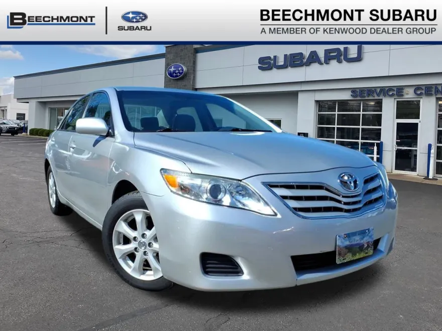 2011 Toyota Camry LE photo 1