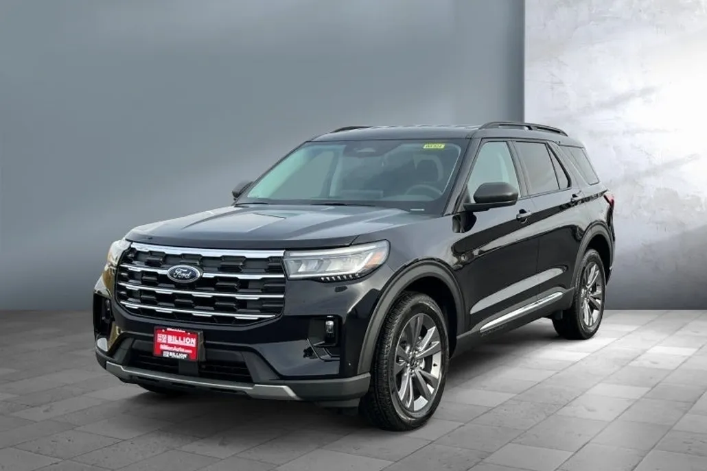 2025 Ford Explorer photo 1