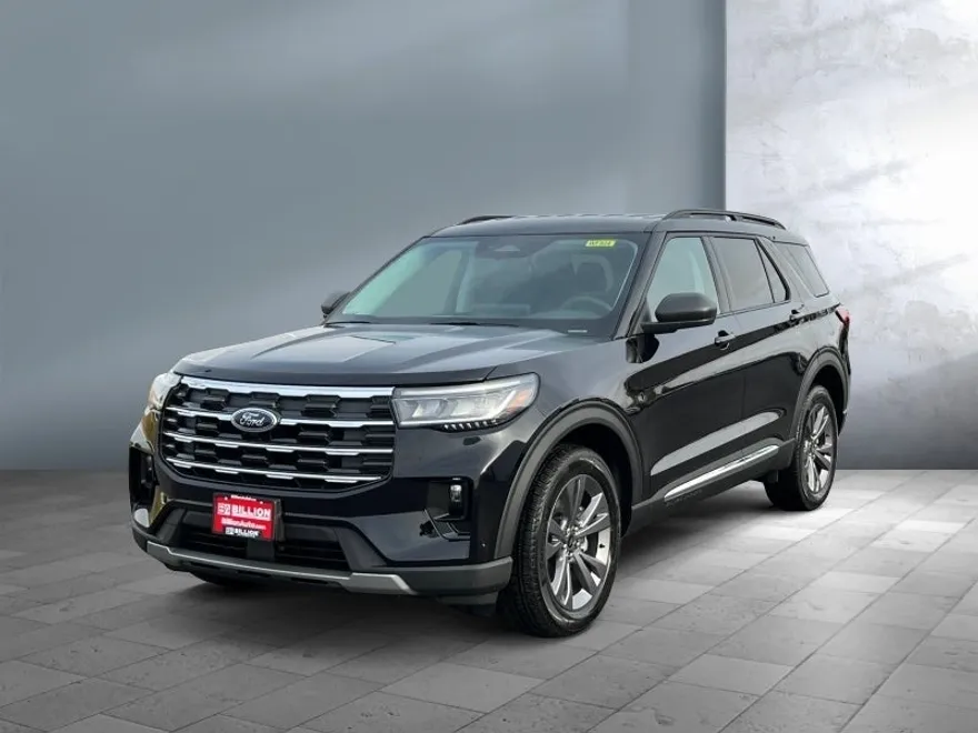 2025 Ford Explorer photo 1