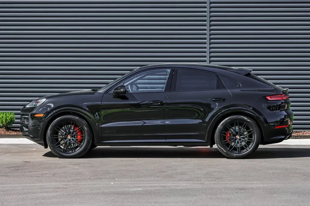 2026 Porsche Cayenne GTS Coupe photo 1