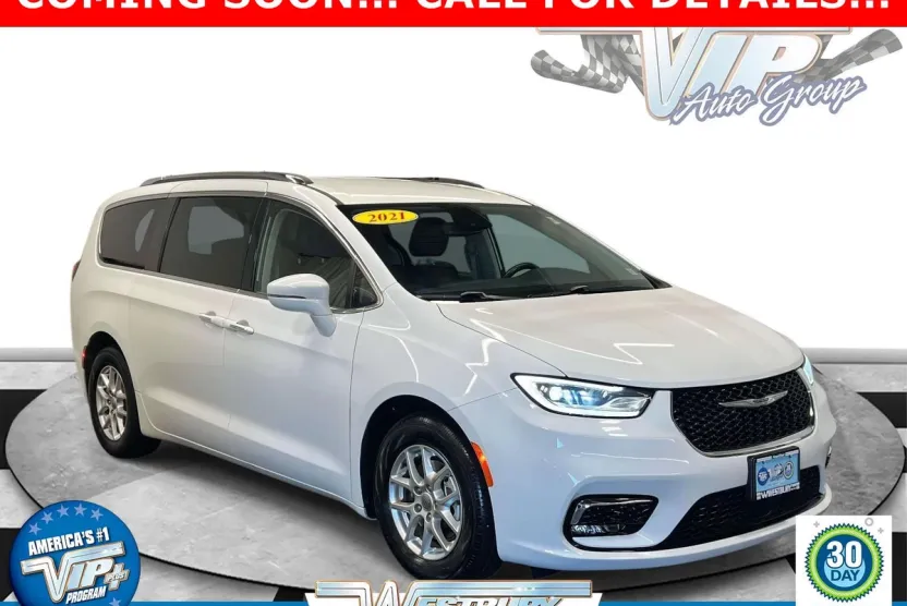 2021 Chrysler Pacifica Touring L photo 1