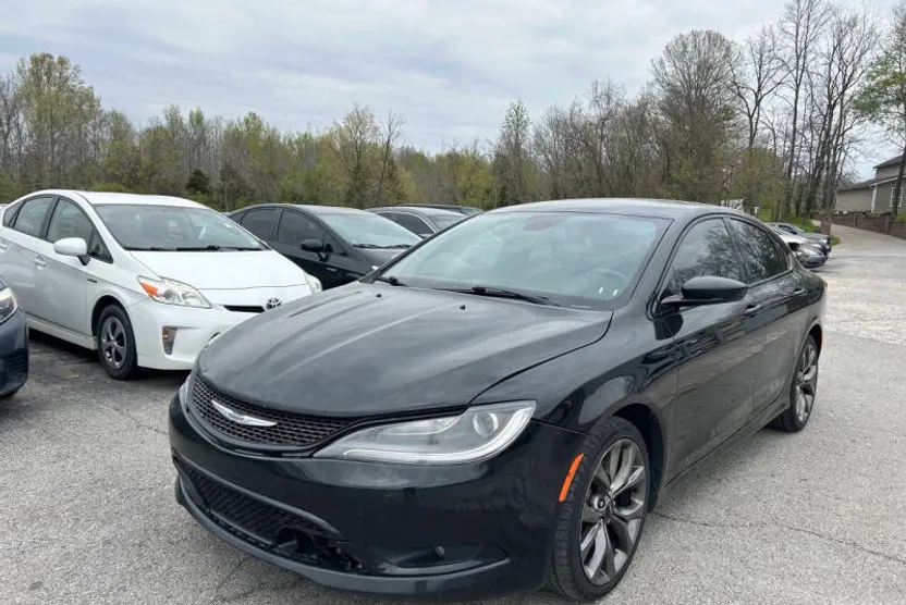 2015 Chrysler 200 S photo 1