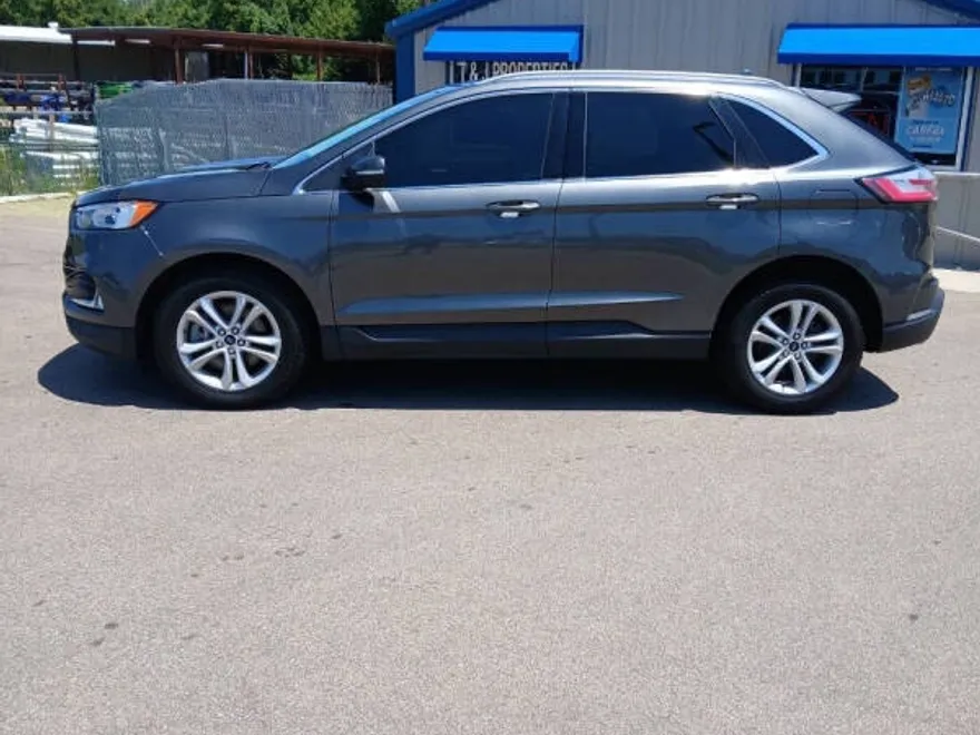 2020 Ford Edge SEL photo 1