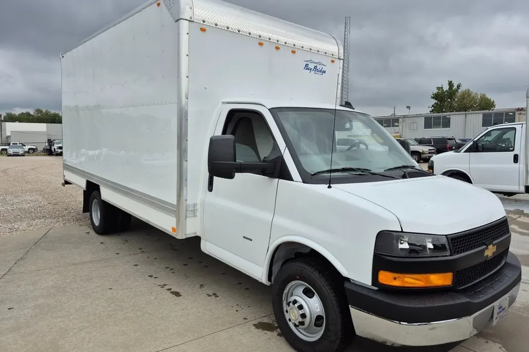 2025 Chevrolet Express 3500 Cutaway Van photo 1