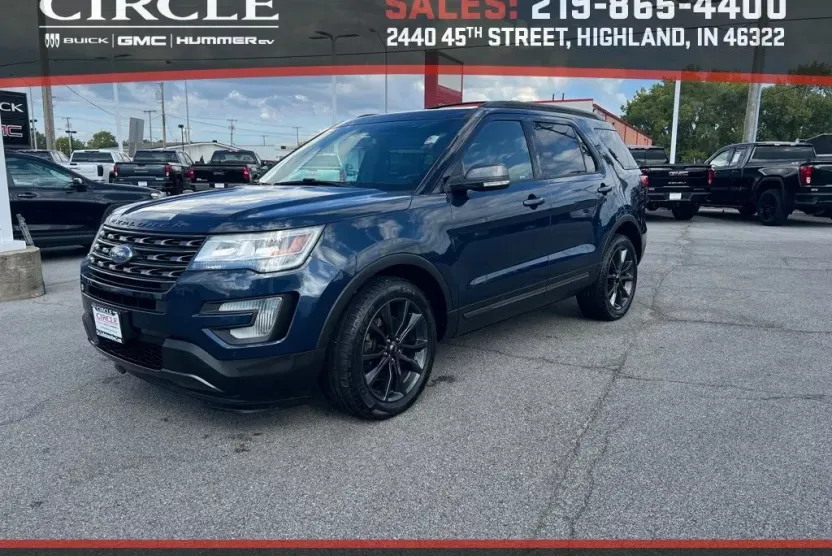 2017 Ford Explorer XLT photo 1