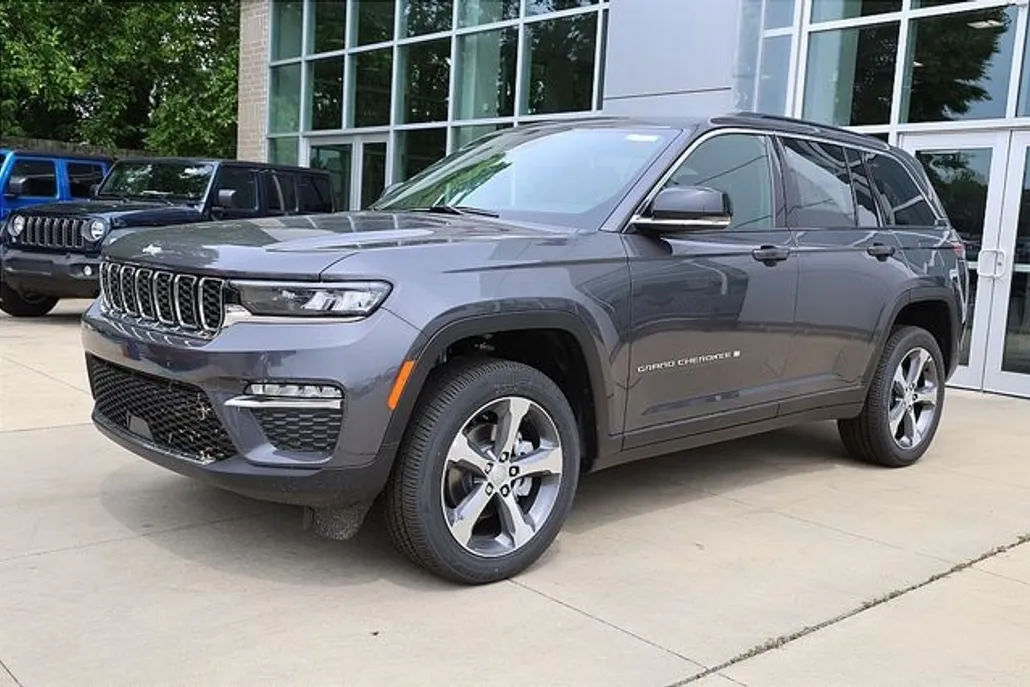 2025 Jeep Grand Cherokee Limited photo 1