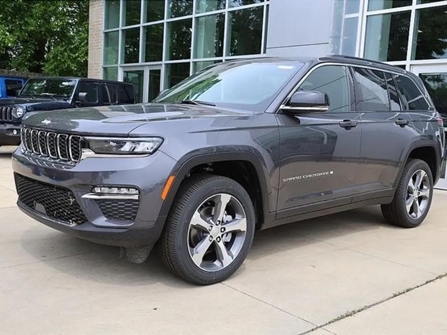 2025 Jeep Grand Cherokee Limited photo 1