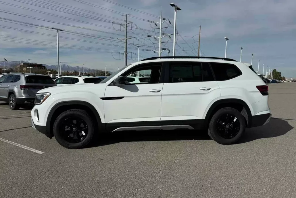 2025 Volkswagen Atlas Peak Edition photo 1