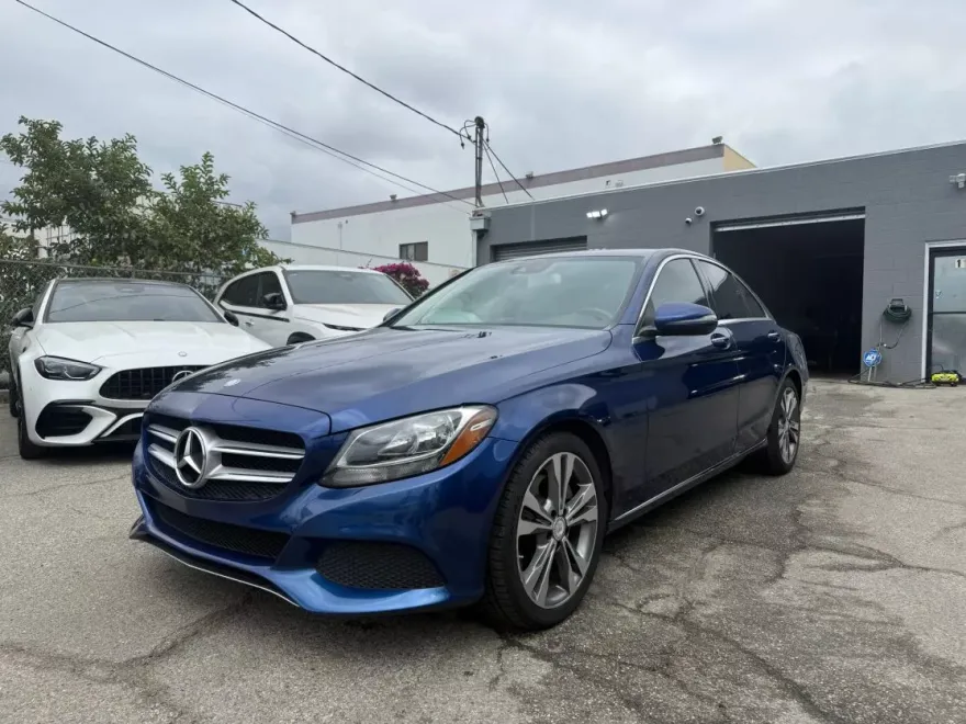 2017 Mercedes Benz C 300 Sedan photo 1