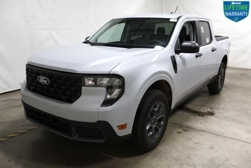 2025 Ford Maverick XLT photo 1