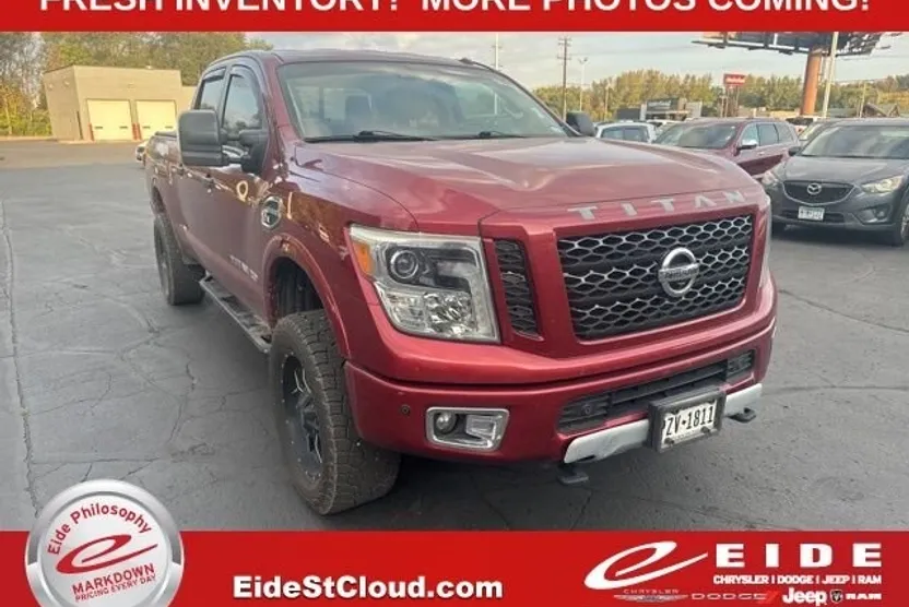 2016 Nissan Titan PRO-4X photo 1