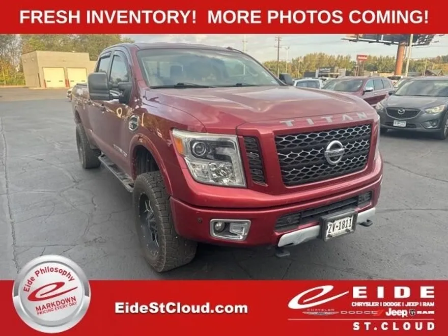 2016 Nissan Titan PRO-4X photo 1